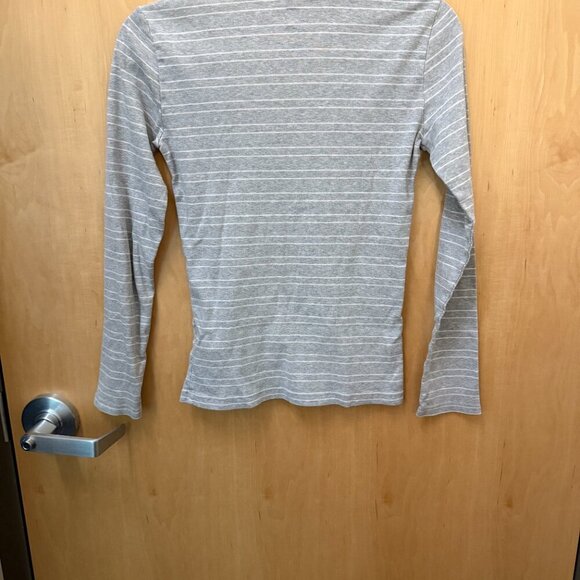 Tommy Hilfiger Gray Striped Long Sleeve V-Neck Tee Size Small - Picture 4 of 4